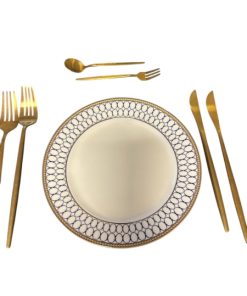 Pieni lautanen koristelulla